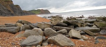 Característica casa de campo del siglo 18 en Bridport, cerca de la costa jurásica.