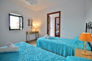 4 Schlafzimmer, Bügeleisen/Bügelbrett, kostenloses WLAN