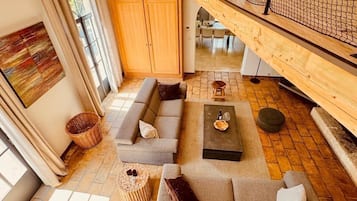 TV, fireplace, video games, DVD player