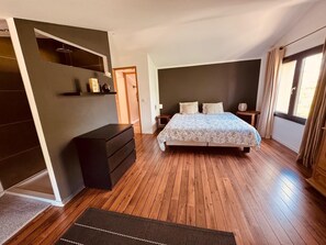 6 Schlafzimmer, Bügeleisen/Bügelbrett, kostenloses WLAN, Bettwäsche