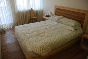 2 Schlafzimmer, Schreibtisch, Bügeleisen/Bügelbrett, kostenloses WLAN