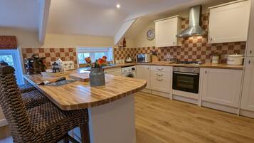 冰箱、微波炉、烤箱、炉灶