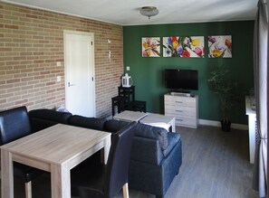 Smart TV, DVD player - Holiday house near the beach and dunes of Callantsoog, decided on private property. (Schagerbrug)