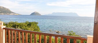 VILLA DOLPHIN terrasse sur la mer