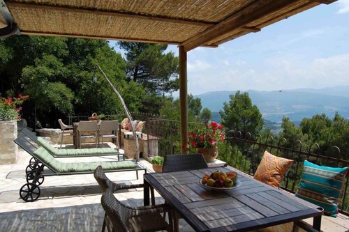 Villa mit Garten und außergewöhnlichem Blick auf Umbrien