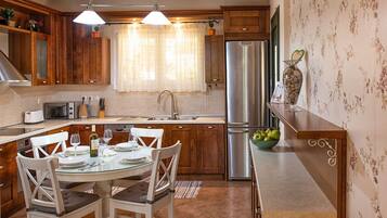 Køleskab, mikrobølgeovn, ovn, opvaskemaskine