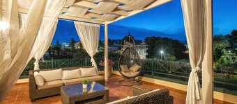 LUXURY VILLA WITH PRIVATE POOL NEAR TO THE BEACH