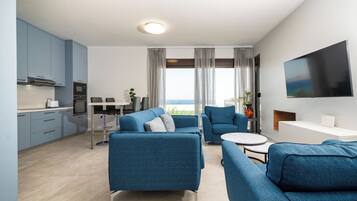 Smart TV, fireplace, DVD player