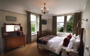 12 bedrooms, iron/ironing board, Internet, bed sheets