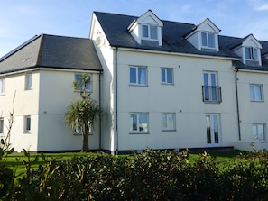 Exterior - Summer - Perfect Place to enjoy all that Newquay offers for a Summer Break (Newquay)