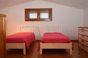 3 bedrooms, iron/ironing board, travel cot, free WiFi