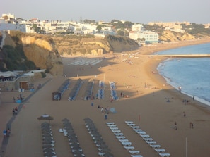 Una playa cerca, toallas de playa