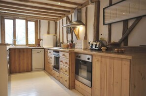 Fridge, microwave, oven, stovetop - Houses and Grounds of Partridge Lodge (Woodbridge)