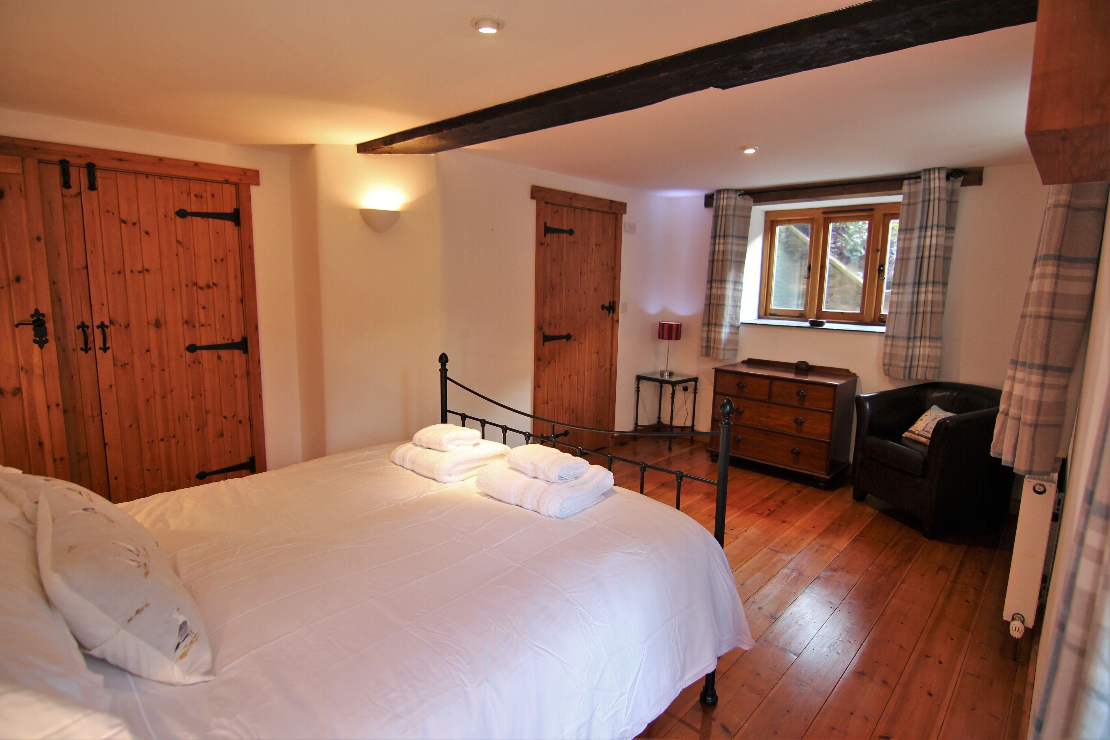 3 bedrooms, iron/ironing board, travel crib, free WiFi