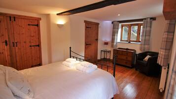 3 bedrooms, iron/ironing board, travel crib, free WiFi