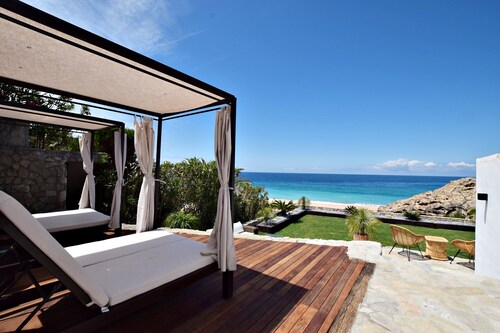 Exclusive villa on the beach front. FREE WIFI