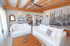 Smart TV, fireplace - Exclusive villa on the beach front. FREE WIFI (Tarifa)