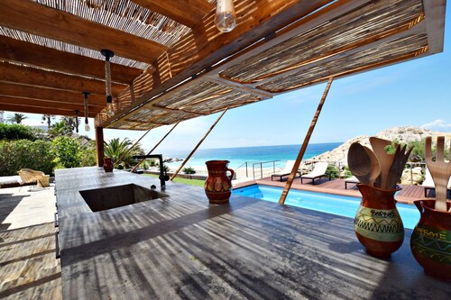 Exclusive villa on the beach front. FREE WIFI