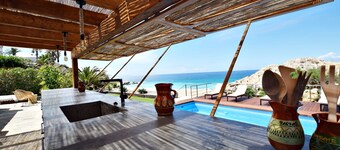 Exclusive villa on the beach front. FREE WIFI