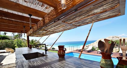 Exklusive Villa direkt am Strand. FREE WIFI