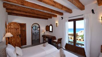 5 chambres, coffres-forts dans les chambres, fer et planche Ă repasser