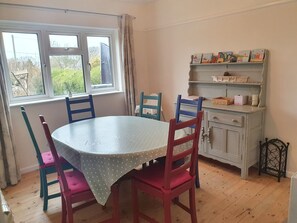 Dining - Cosy, three-bed short walk from Studland's beaches  (Studland)