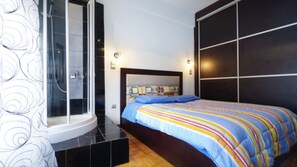 2 Schlafzimmer, Zimmersafe, Bügeleisen/Bügelbrett, WLAN