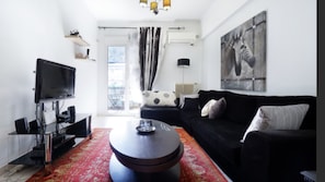 Televisión y chimenea