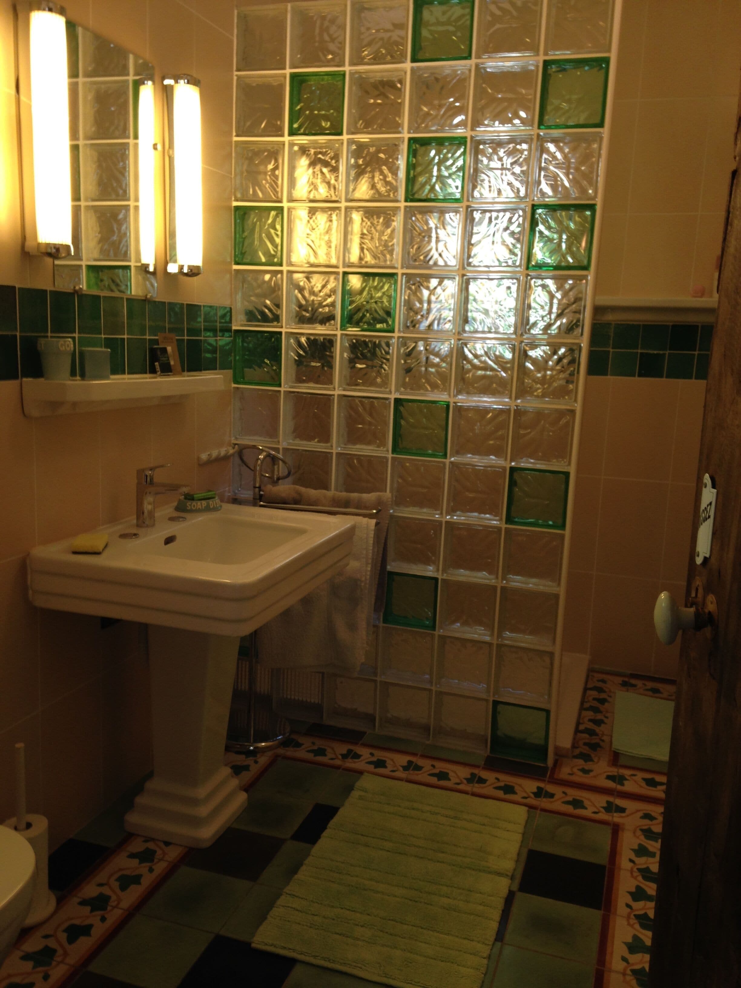 PETITE BERGERIE TYPIQUE EN PIERRES