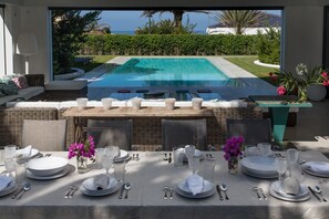 Dining - Dos Horizontes. Luxury, space, sea views, beach 100m (Roche)