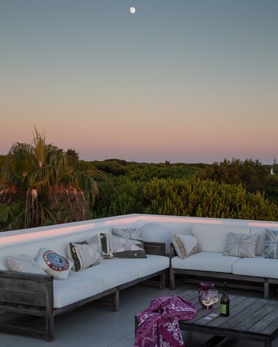 Dos Horizontes. Luxury, space, sea views, beach 100m