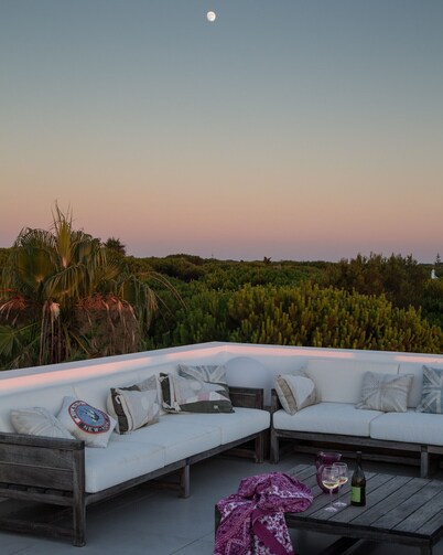 Dos Horizontes. Luxury, space, sea views, beach 100m