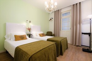 3 bedrooms, iron/ironing board, WiFi, bed sheets - LHPorto | Art & Deco - Garden + AC (Porto)