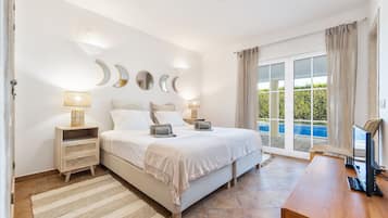 3 chambres, coffres-forts dans les chambres, fer et planche Ă repasser