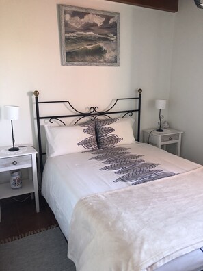 2 habitaciones, tabla de planchar con plancha y cuna de viaje 