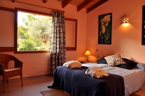 2 Schlafzimmer, Zimmersafe, Bügeleisen/Bügelbrett, Reisekinderbett