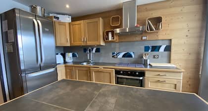LARGE APARTMENT IN THE HEART OF TIGNES 2100M - AT THE FOOT OF THE SLOPES
