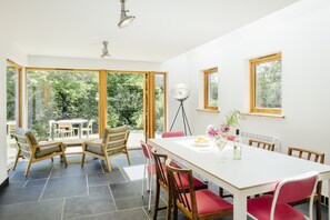 Dining - Contemporary cottage retreat in secluded valley near sea. Sleeps 8 (Bude)