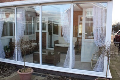 Mayfield  stay 4 to 30   days in    3 bed semi,  2mins to A585.  Dogs  welcome