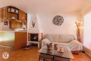 TV, fireplace, DVD player, ping pong