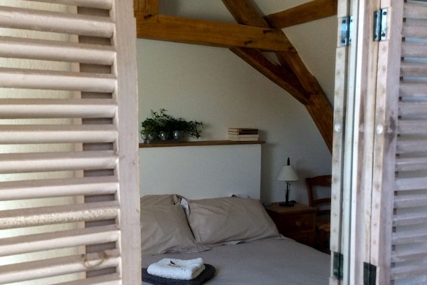 Chambre double, les lits sont faits pour votre arrivée.