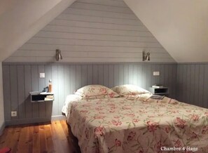 4 bedrooms, iron/ironing board, travel cot, WiFi