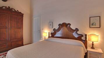 2 quartos, ferros/tábuas de passar roupa, Wi-Fi de cortesia