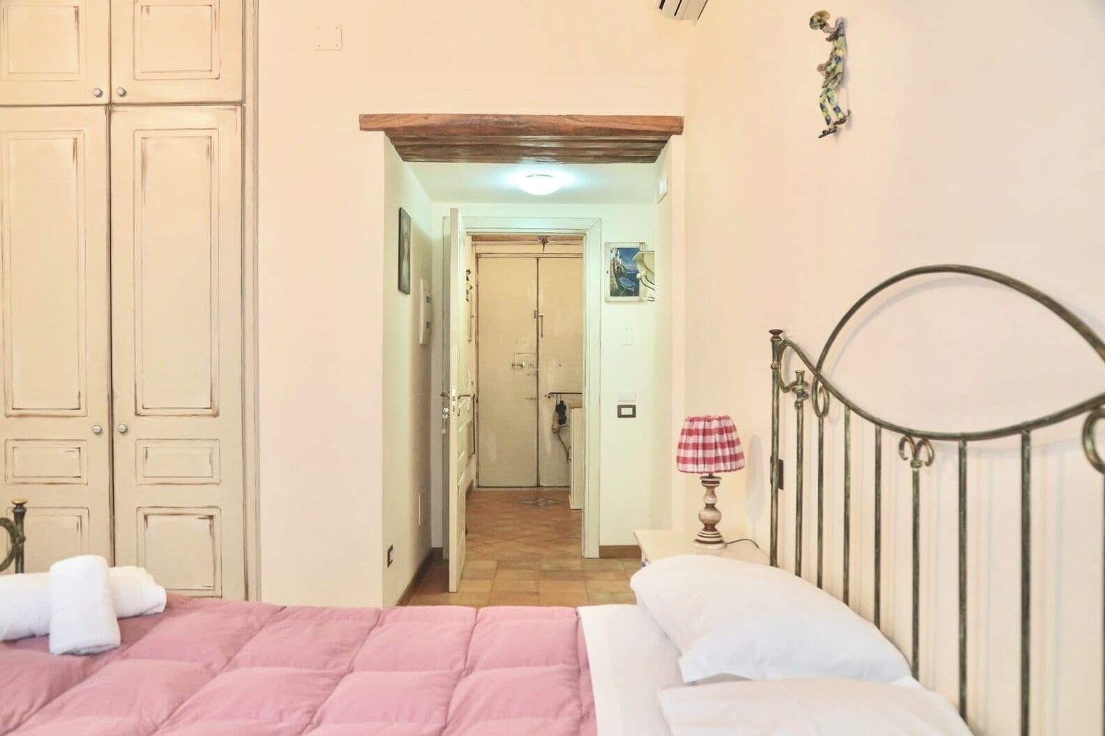 1 chambre, fer et planche à repasser, Wi-Fi gratuit, draps fournis