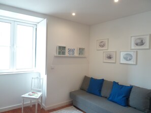 Télévision, livres, chaîne hi-fi