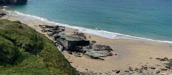 Cornish Holiday Home In Tintagel with views to the sea, parking and Wi-Fi