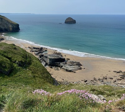 Cornish Holiday Home In Tintagel with views to the sea, parking and Wi-Fi