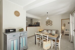 Dining - Seaside House / 2 épis Gîte   (QUERCIOLU DI CASINCA)