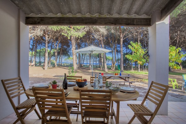 Outdoor dining - Seaside House / 2 épis Gîte (QUERCIOLU DI CASINCA)