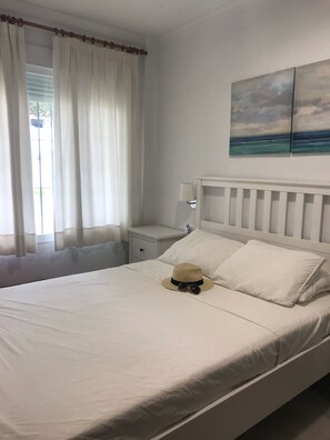 2 chambres, fer et planche à repasser, Wi-Fi gratuit, draps fournis